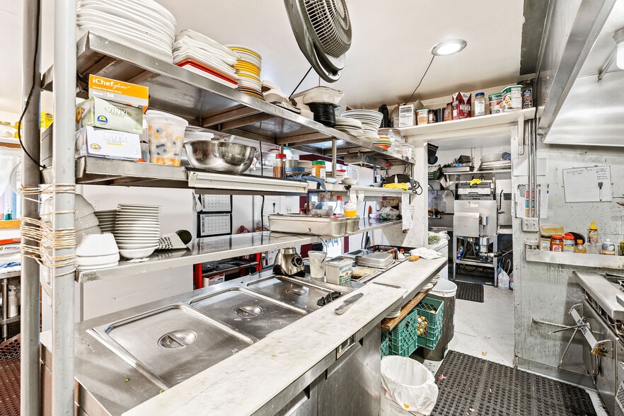 More Photos Of 21245 E Cliff Dr, Santa Cruz Storefront Retail Office For Lease