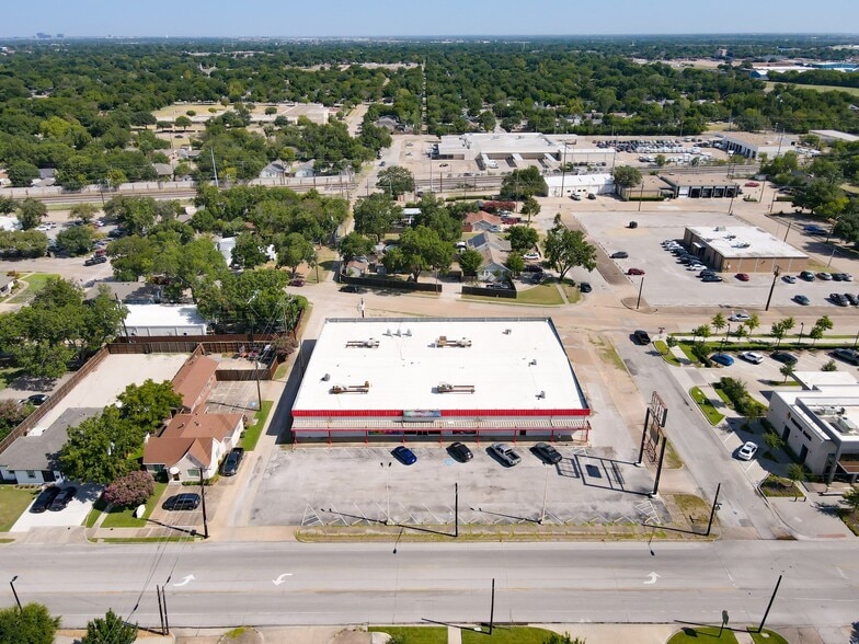 More Photos Of 1101 Main St, Garland Warehouse For Sale