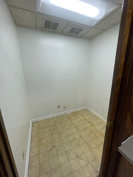 More Photos Of 10600 Victory Blvd, North Hollywood Office For Lease