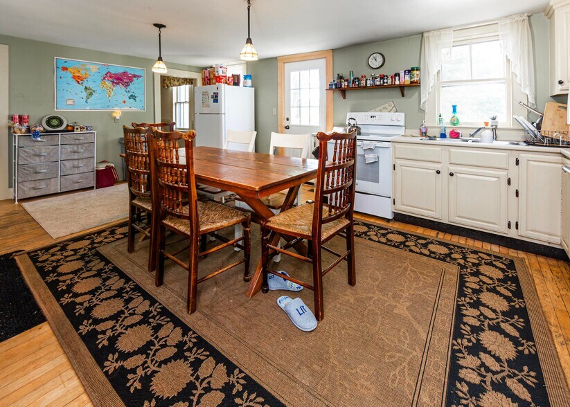 More Photos Of 1276 Surry Rd, Surry Freestanding For Sale