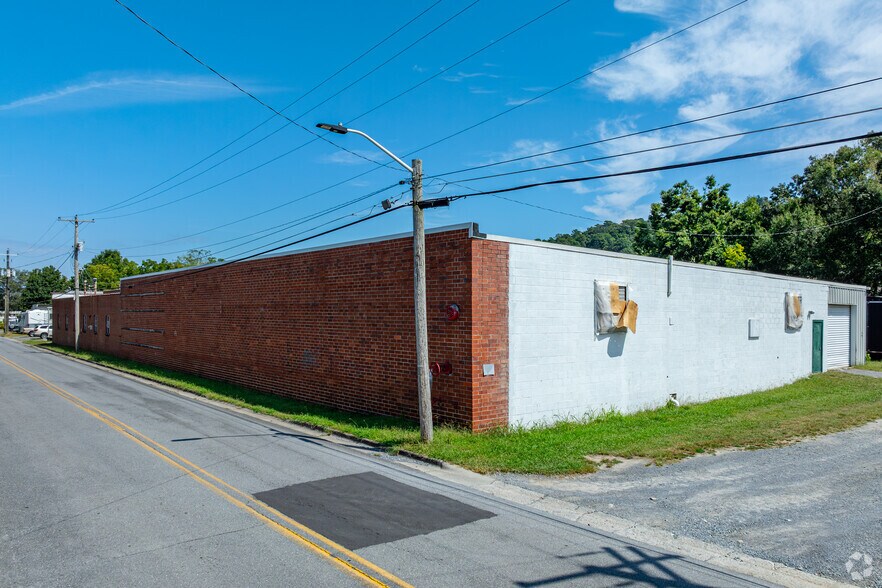 More Photos Of 222 King St S, Calhoun Warehouse For Sale