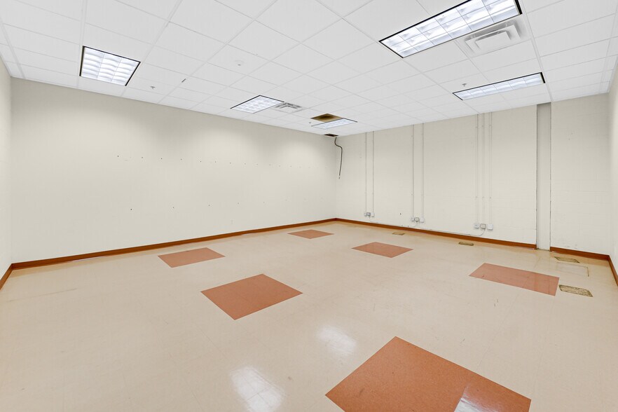 More Photos Of 721 E 112th St, Chicago Flex For Lease