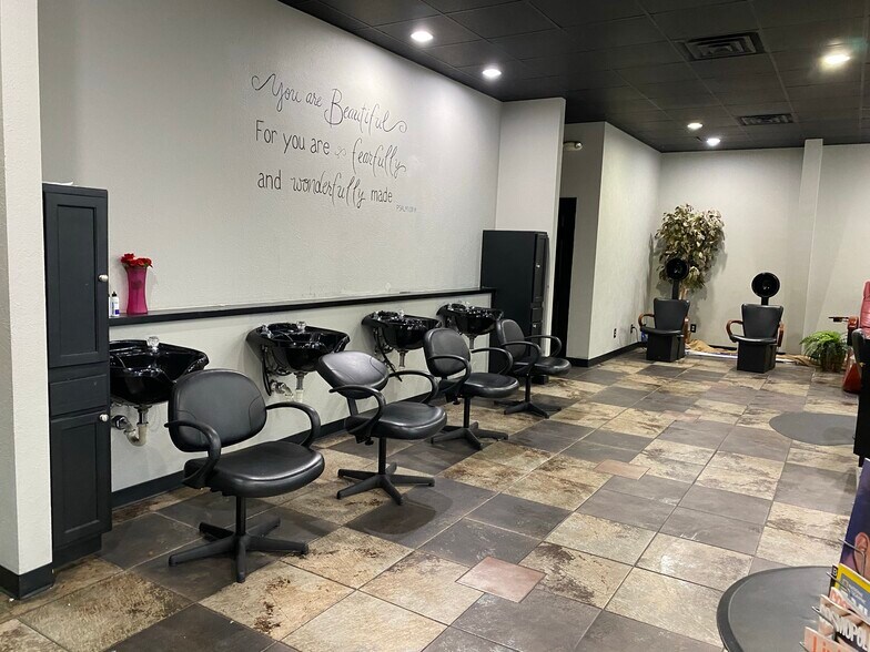 More Photos Of 105 Sherman Way, Nixa Storefront Retail Office For Sale