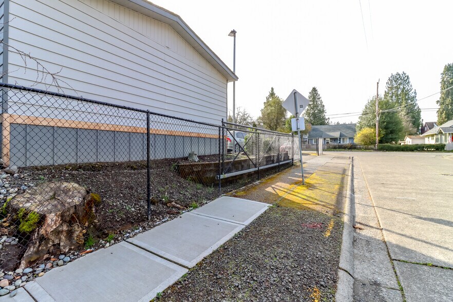 More Photos Of 1710 6th St, Bremerton Office For Sale