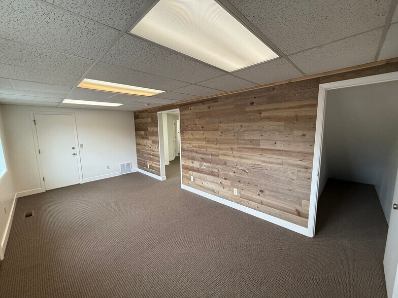 More Photos Of 1363-1367 Commercial St SE, Salem Office For Lease