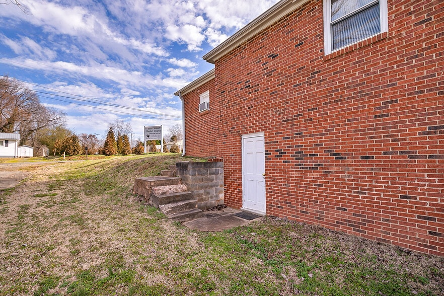 More Photos Of 219 Jackson Ave, Lexington Religious Facility For Sale