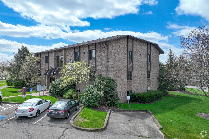 More Photos Of 215 Executive Dr, Cranberry Office For Sale