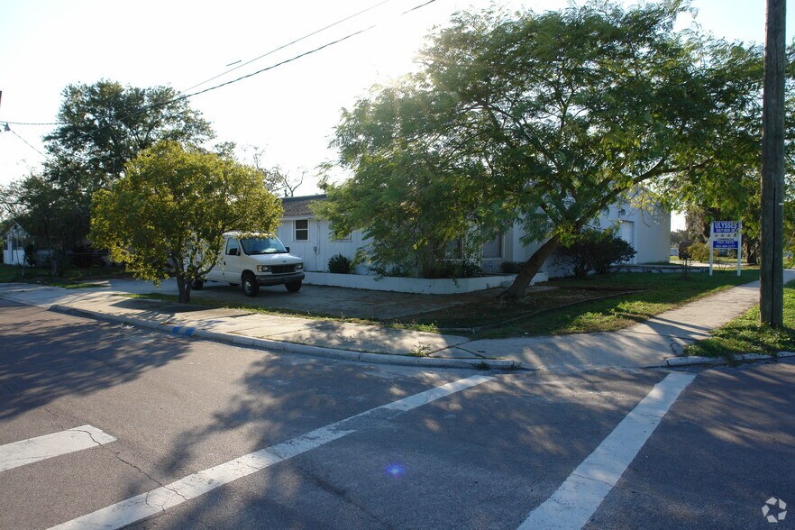 More Photos Of 1604 Olive St, Lakeland Warehouse For Sale