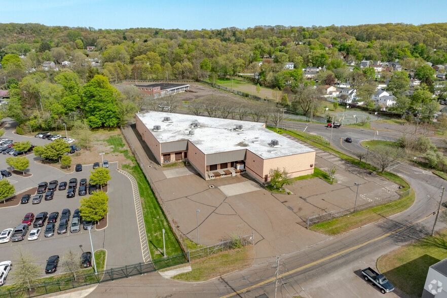 More Photos Of 10 Middletown Ave, North Haven Warehouse For Lease