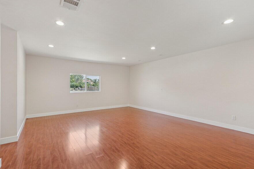 More Photos Of 17148 Stare St, Northridge Apartments For Sale