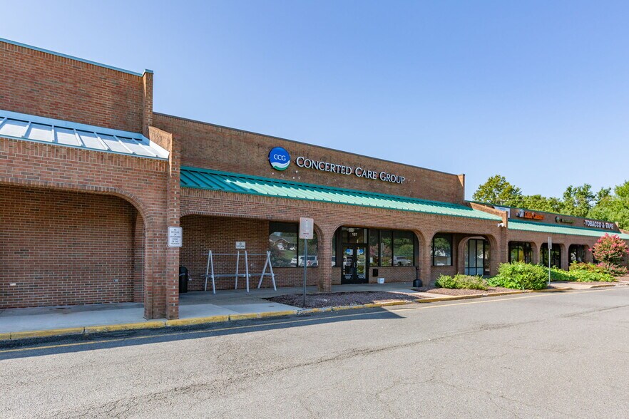 More Photos Of 282 Deacon Rd, Fredericksburg Storefront For Lease