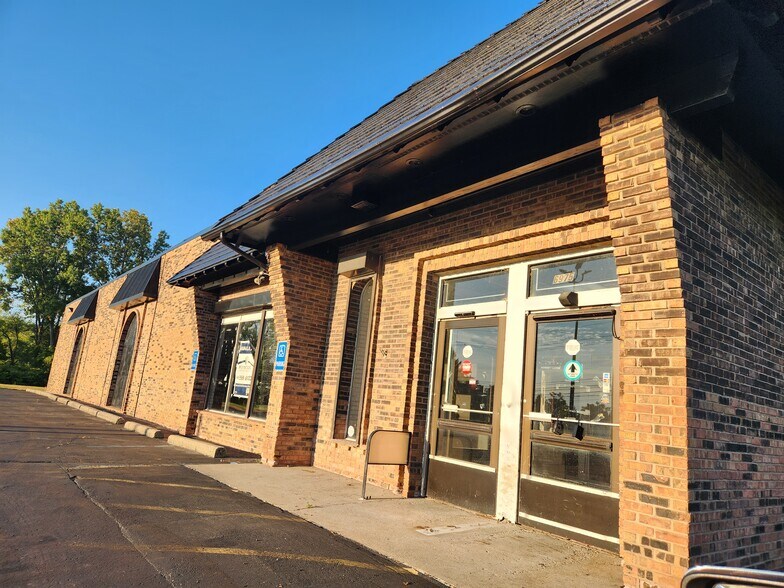 More Photos Of 6975 Livernois Rd, Troy Storefront For Lease