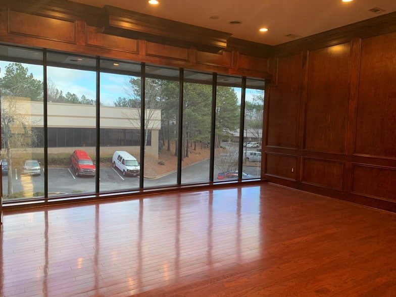 More Photos Of 3120 Medlock Bridge Rd, Peachtree Corners Light Distribution For Lease