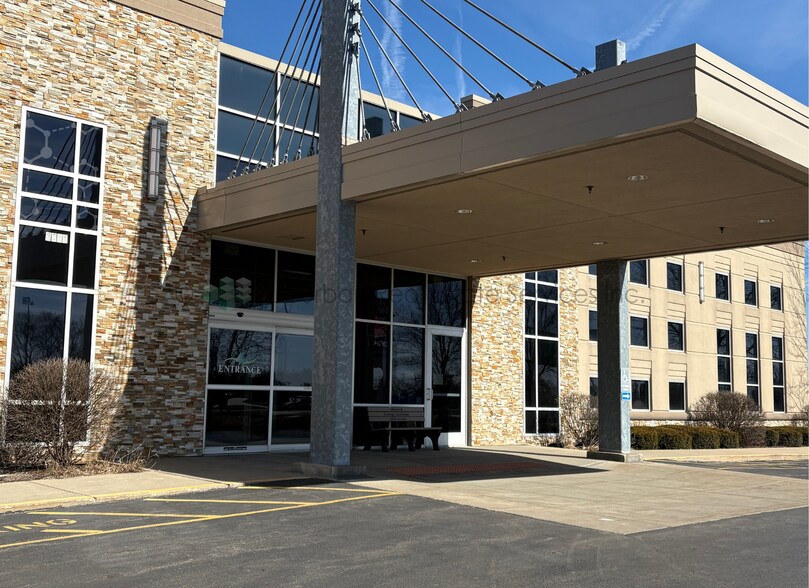 More Photos Of 1541 Riverboat Center Dr, Joliet Medical For Sale