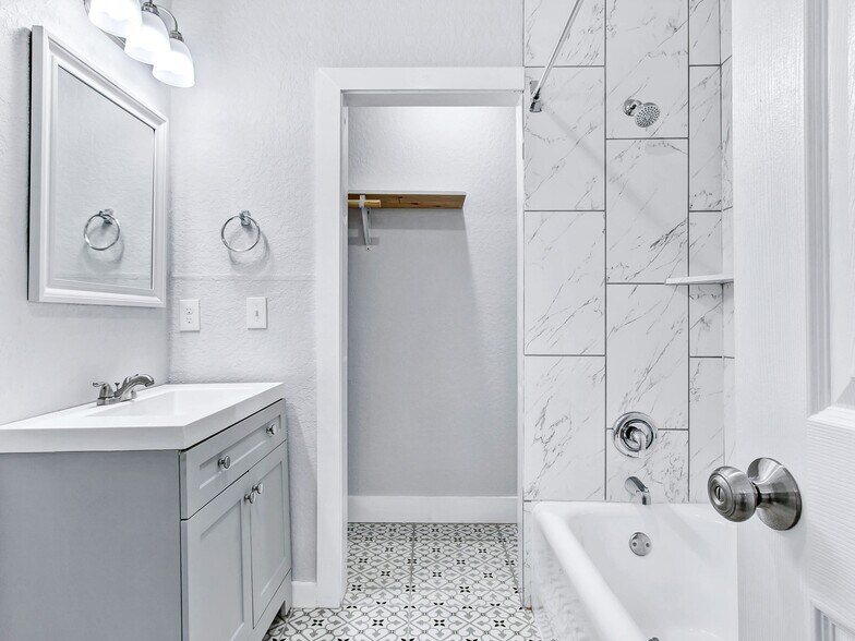 More Photos Of 1020 W French Plz, San Antonio Apartments For Sale