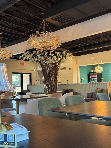 More Photos Of 4405 Winfield Rd, Warrenville Restaurant For Lease