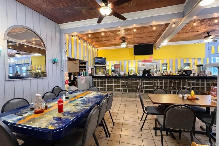 More Photos Of 1701 Pine Ave, Niagara Falls Restaurant For Sale
