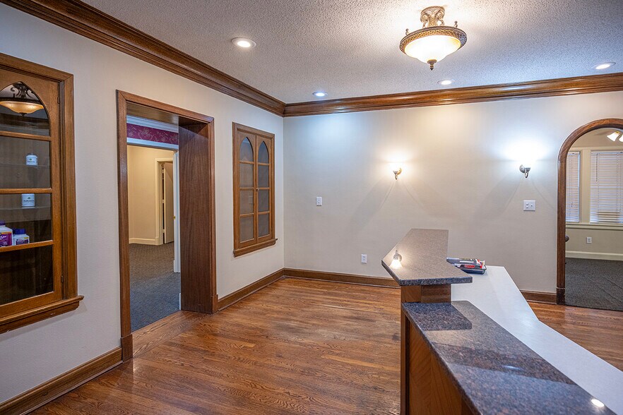 More Photos Of 2405 Broadway St, Lubbock Medical For Sale