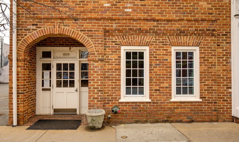More Photos Of 1509 W Main St, Richmond Office For Sale
