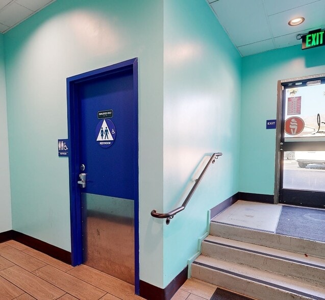 More Photos Of 1661 E Colorado Blvd, Pasadena Fast Food For Lease