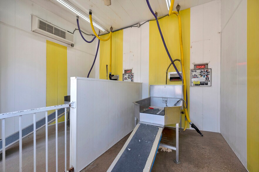 More Photos Of 504 N Euless Main St, Euless Carwash For Sale