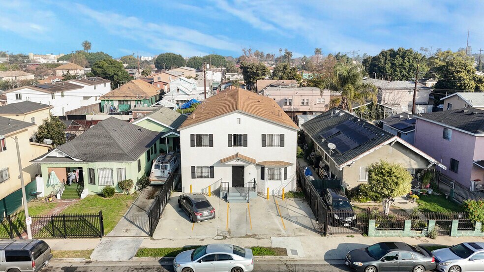 More Photos Of 211 E 55th St, Los Angeles Apartments For Sale