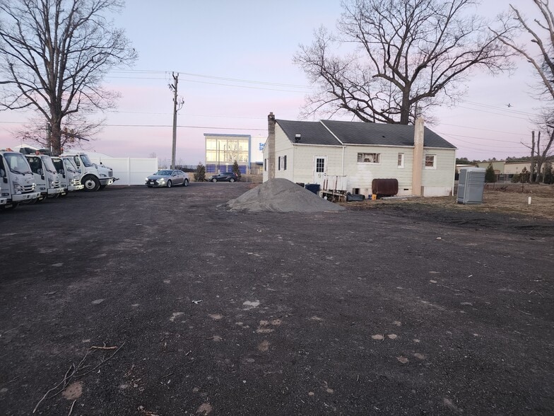 More Photos Of 25119-25137 Arcola Mills Dr, Sterling Land For Lease