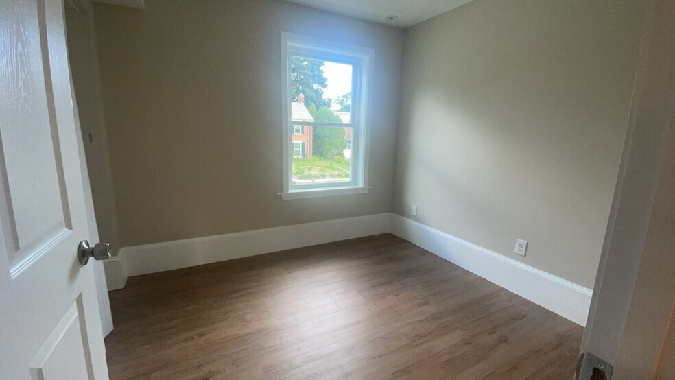 More Photos Of 6 Windsor St, Andover Office For Sale