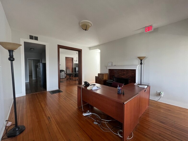 More Photos Of 320 East St, Memphis Office For Sale