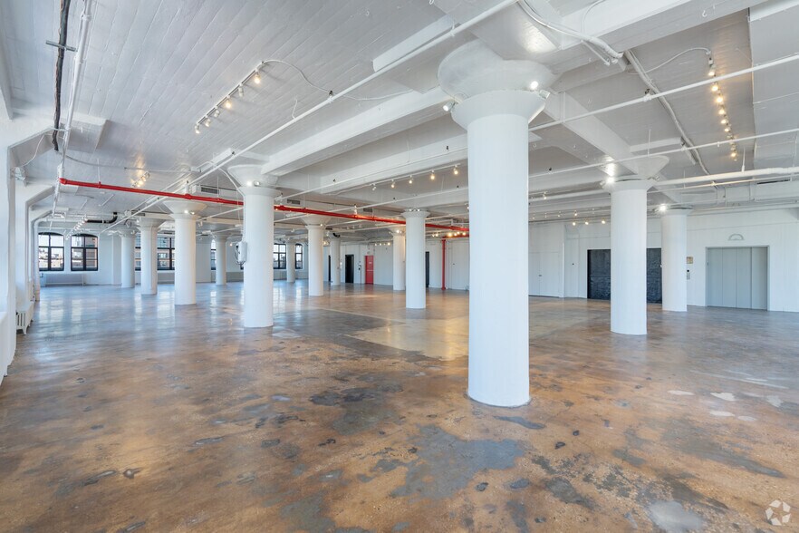 More Photos Of 121 Varick St, New York Loft Creative Space For Lease