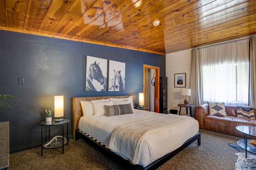 More Photos Of 13383 Sierra Way, Kernville Hotel For Sale