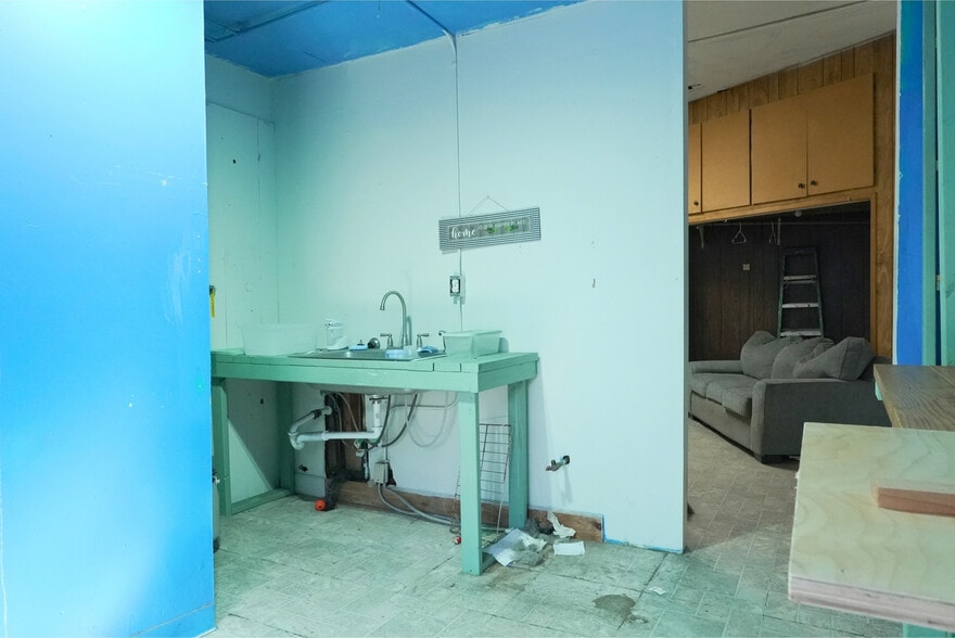 More Photos Of 4862 Venice Blvd, Los Angeles Storefront Retail Residential For Lease