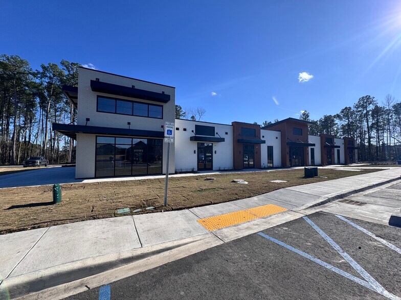 More Photos Of 110 N Gosling Way, Summerville Storefront Retail Office For Lease