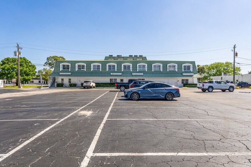 More Photos Of 1635 14th Ave, Vero Beach Office For Lease