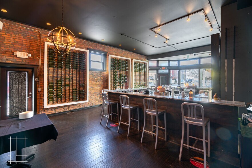 More Photos Of 901-903 Oak St, Columbus Bar For Sale