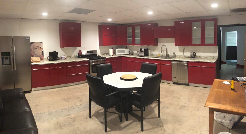 More Photos Of 4485 Runway St, Simi Valley Warehouse For Sale