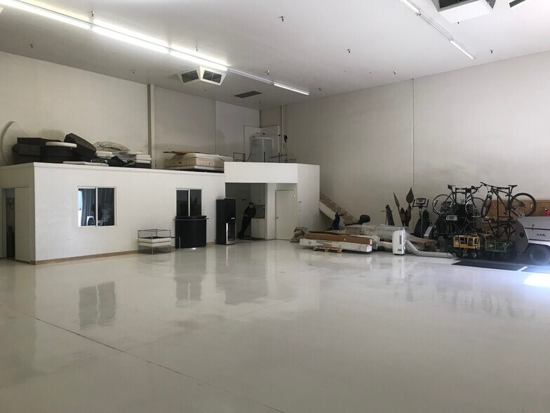 More Photos Of 145 E Reno Ave, Las Vegas Airplane Hangar For Sale