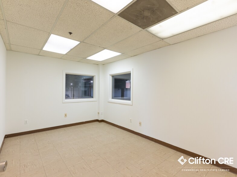 More Photos Of 50 Camptown Rd, Maplewood Warehouse For Lease