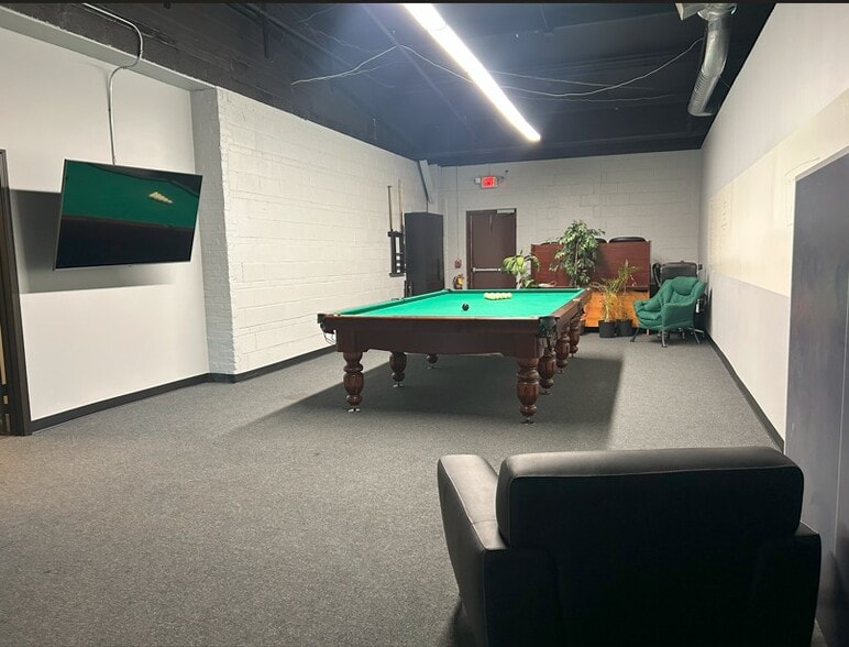 More Photos Of 13747 S Western Ave, Blue Island Warehouse For Lease