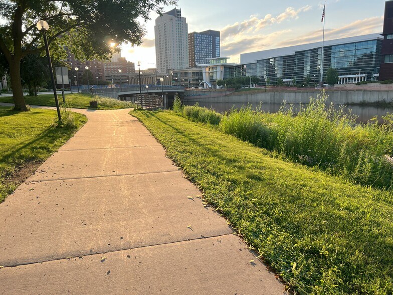 More Photos Of 300 3rd Ave SE, Rochester Coworking Space