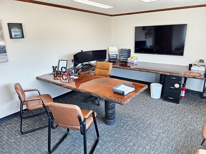 More Photos Of 1060 W Kansas Ave, Mcpherson Freestanding For Sale