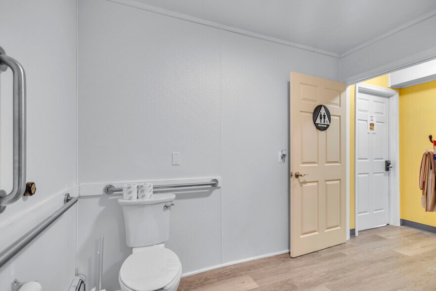 More Photos Of 106 Carr St, Nicholson Assisted Living For Sale