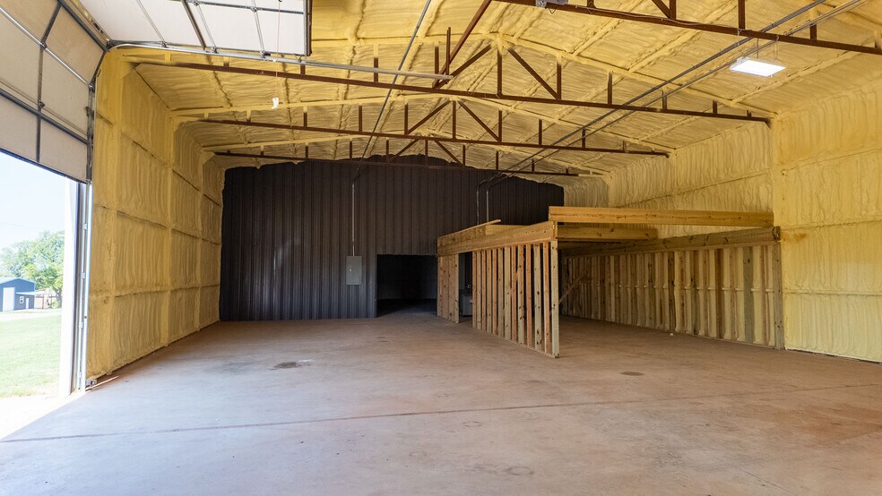 More Photos Of 11774 Maui Ln, Edmond Industrial For Sale