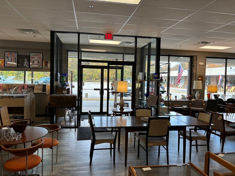 More Photos Of 50 Pleasant St, Norwich Storefront Retail Office For Lease