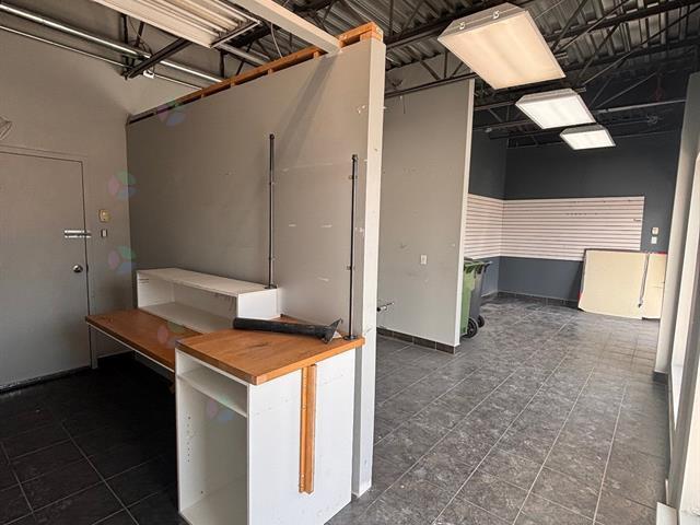 More Photos Of 11560 Boul de la Rivière-des-Prairies, Montréal Flex For Lease