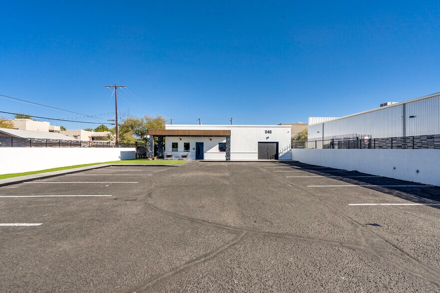 More Photos Of 1140 N Rosemont Blvd, Tucson Research And Development For Sale