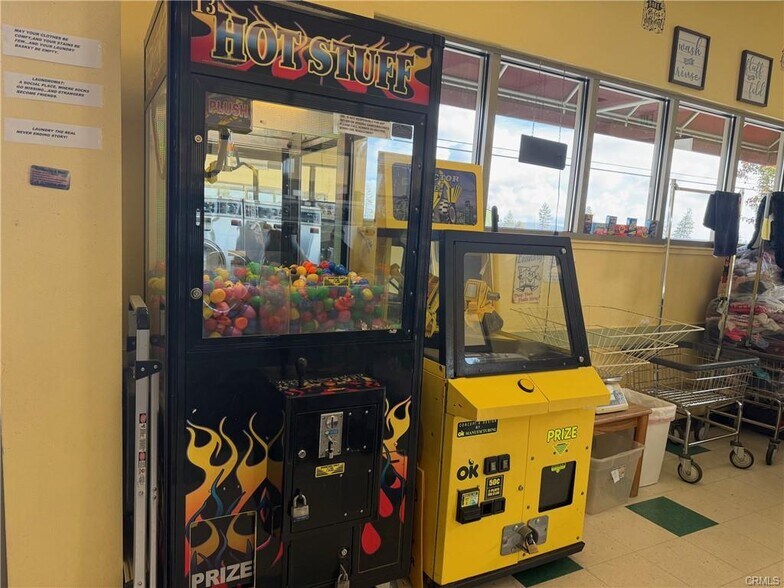 More Photos Of 5837 Clark Rd, Paradise Freestanding For Sale