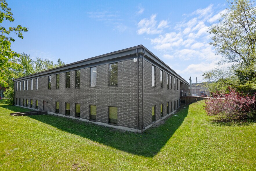 More Photos Of 3400 Rue du Marché, Dollard-des-Ormeaux Medical For Lease
