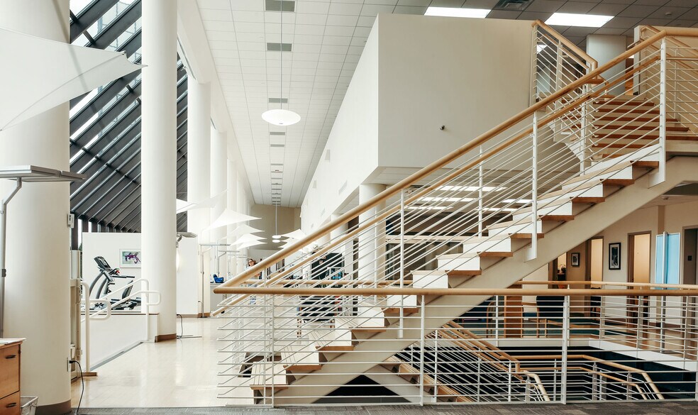 More Photos Of 5202 Old Orchard Rd, Skokie Unknown For Lease