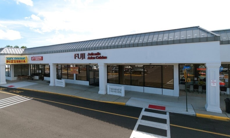 More Photos Of 1021-1045 Broad St, Shrewsbury Freestanding For Lease